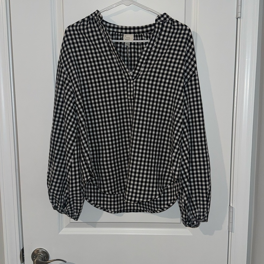 Black & white checker long sleeve top women’s size small